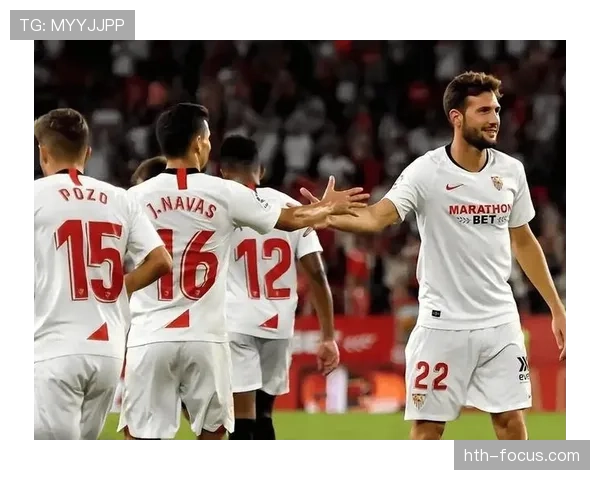 塞维利亚球迷热情助威，球队西甲强势逆袭，夺冠前景备受关注