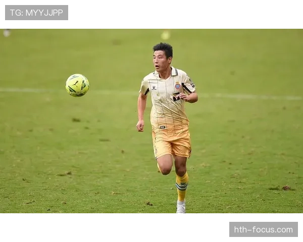 武磊半夜直播豪掷几万，家里月工资估计都不够划水吧？